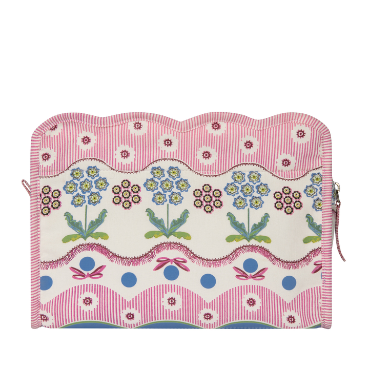 Woven Flowers Scallop Wash Bag