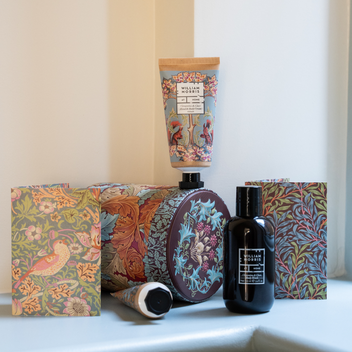 Oak &amp; Willow Bathing Gift Tin