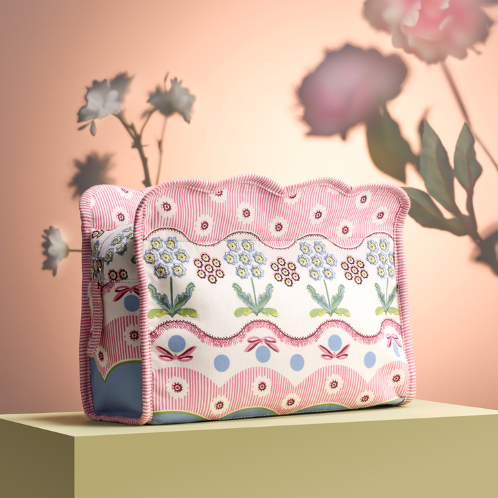 Woven Flowers Scallop Wash Bag