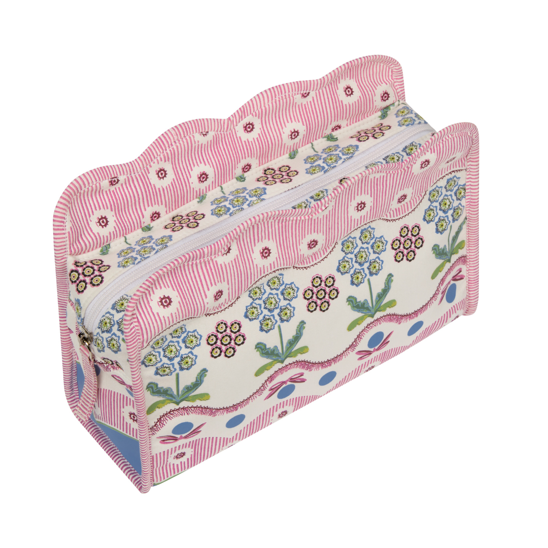 Woven Flowers Scallop Wash Bag