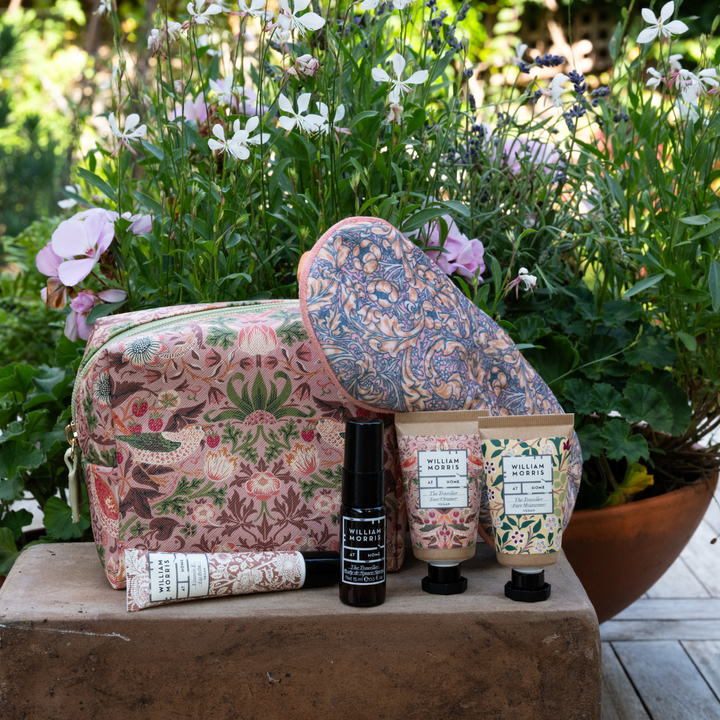 The Voyager In Flight Kit