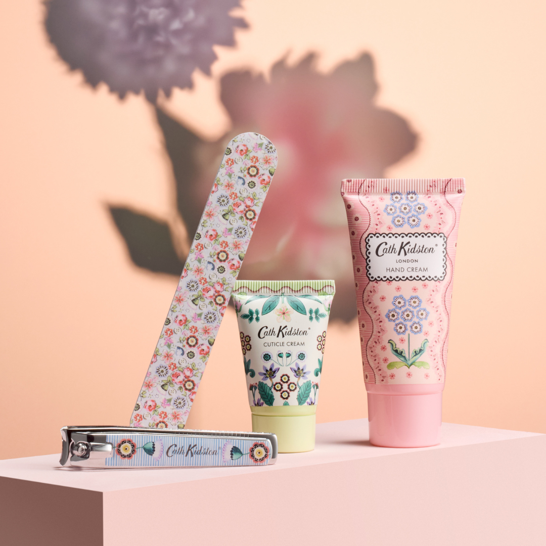 Woven Flowers Manicure Tin