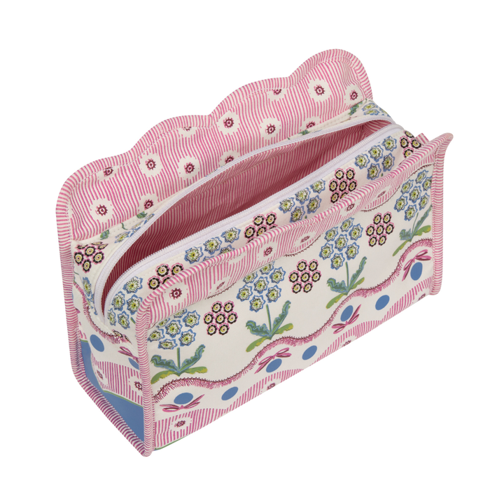 Woven Flowers Scallop Wash Bag