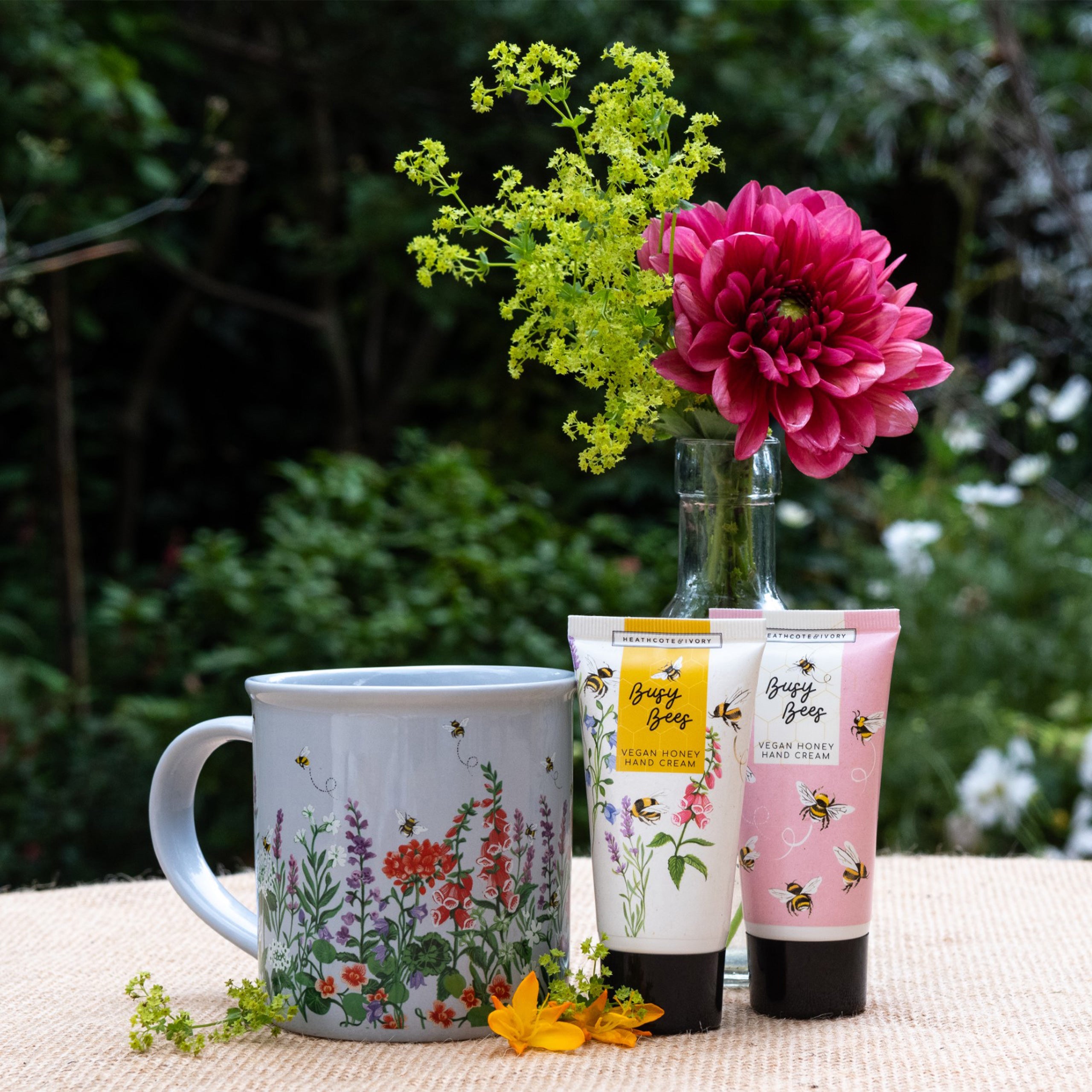 Heathcote & Ivory Busy Bees Giftable Mug Set, Womens